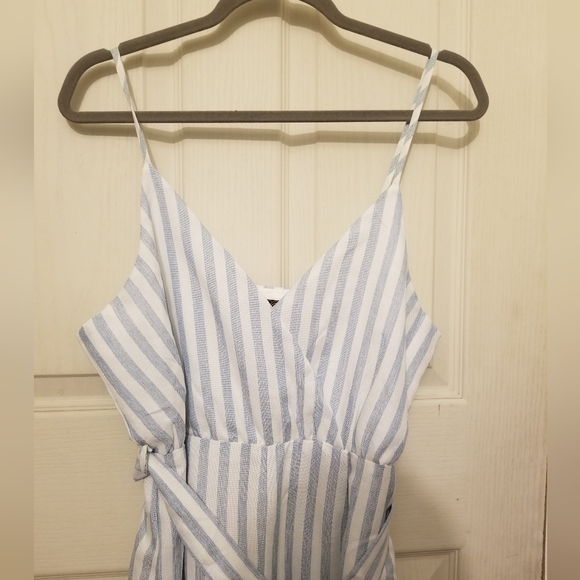 NWOT Petal Roz Jumpsuit Striped Women's Size L Color Light Blue/White - Picture 4 of 12